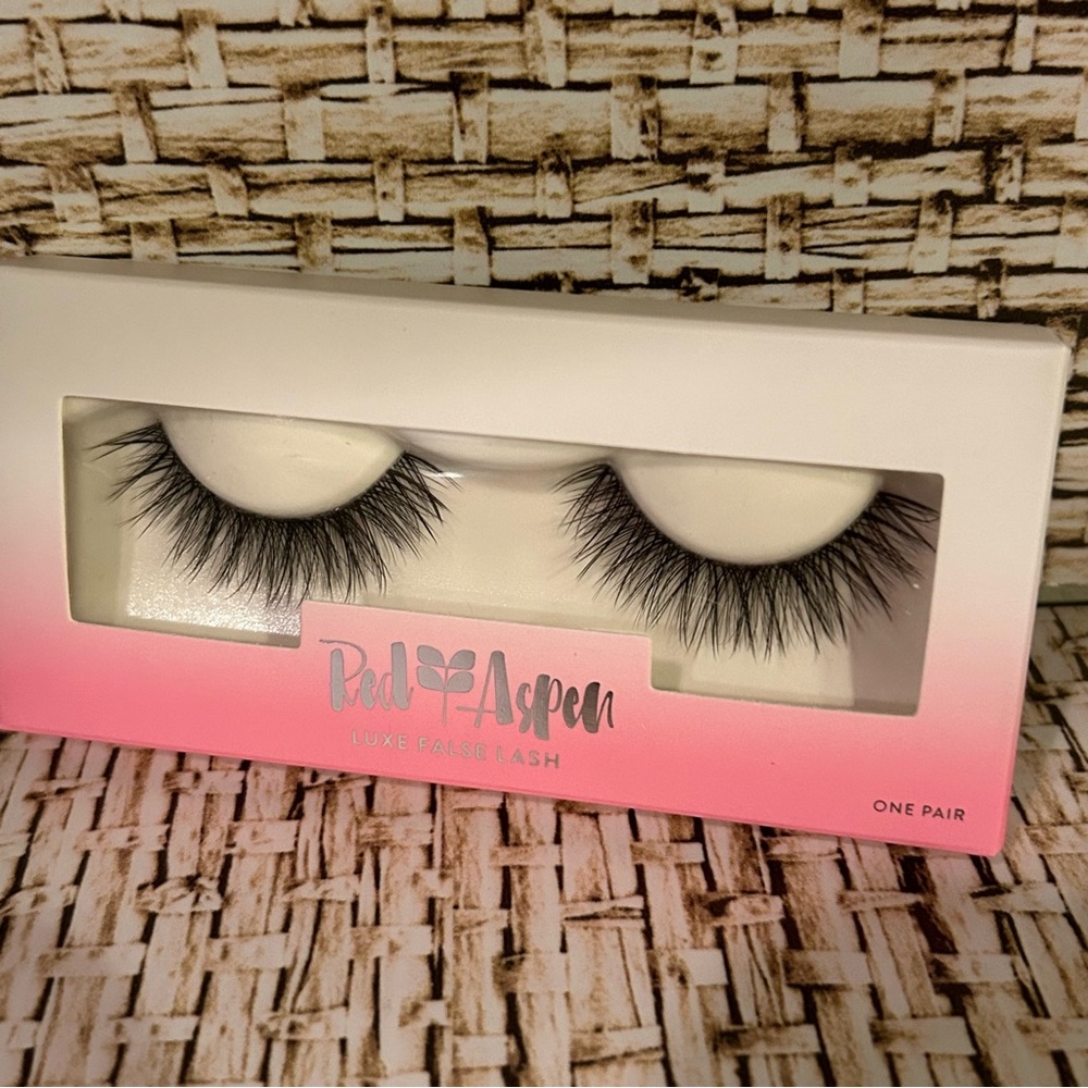 ✨Brunch Red Aspen Lash✨